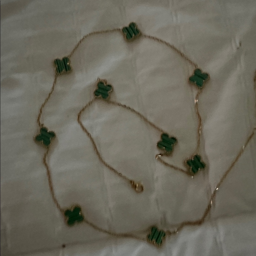 Van flowers  Gold and Green Clover Necklace